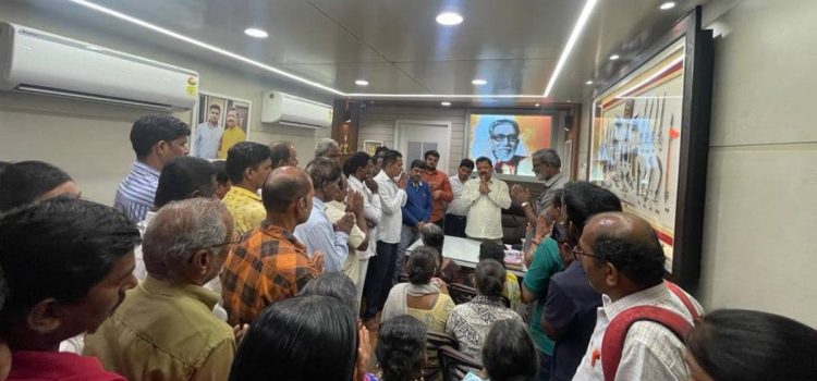 साबळे नगर येथील रहिवाशांनी घेतली भेट