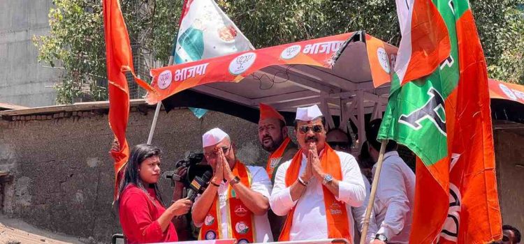 महायुतीचे उमेदवार उज्ज्वल निकम यांच्या प्रचार फेरीला उपस्थिती