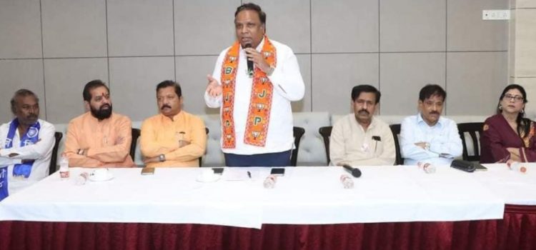 महायुतीच्या घटक पक्षांच्या उत्तर मध्य मुंबई जिल्ह्याच्या बैठकीला उपस्थिती