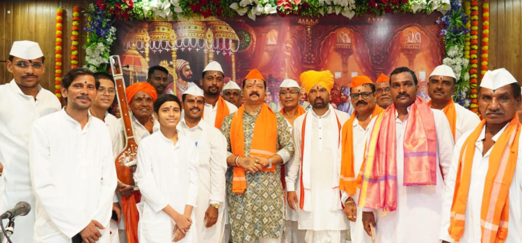 विशेष शिव चरित्रकार ह. भ. प. नामदेव महाराज रवेलकर यांच्या शुभस्ते किर्तनसेवा संपन्न झाली.