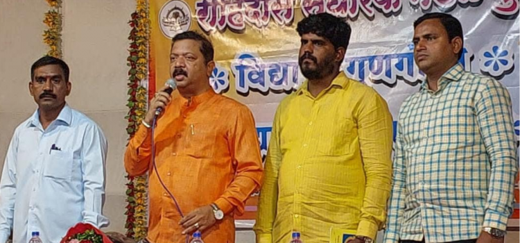 कुर्ला (प.) येथील रोहिदास सुधार मंडळातर्फे विद्यार्थी गुणगौरव सोहळा व पुस्तक वितरण समारंभा